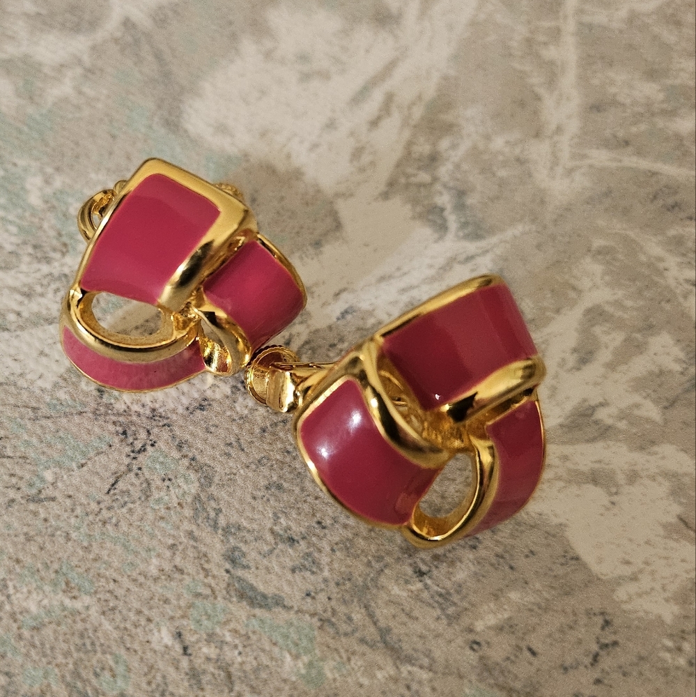 Vintage JS Knotted Knot Gold Tone Fuchsia Chunky Clip Earrings - Picture 2 of 9
